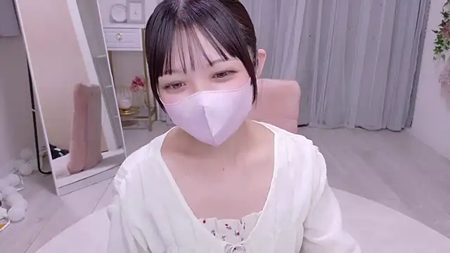 Kanna-dakanna - 上の服ぽいっ💕カメラ目線で谷間アップ💕︎