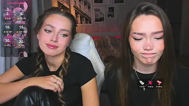 Evia_r0se - suck fingers + eye contact