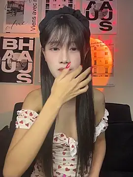 Xiaoxiao1001 - 肩带放下来
