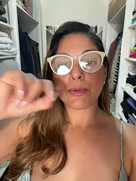 Mariiii_morena - Peladinha e mostrando por 3 minutos
