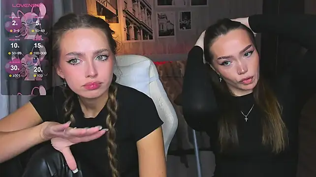 Evia_r0se - suck fingers + eye contact