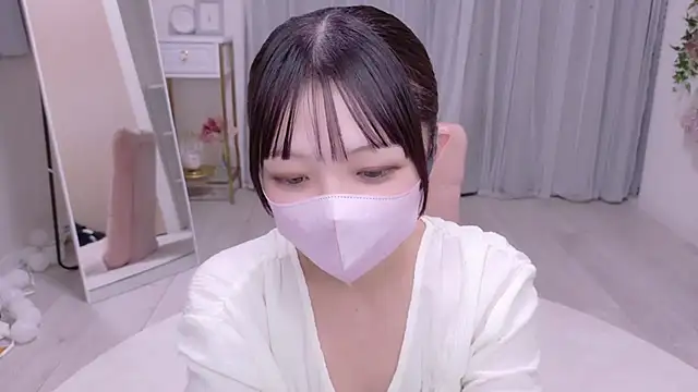 Kanna-dakanna - 上の服ぽいっ💕カメラ目線で谷間アップ💕︎