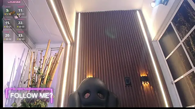 Yaazhinii - SHOW ME THAT BIG ASS UP CLOSE