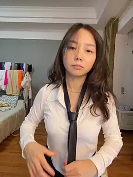 Asagirl - 用性感的嘴唇和舌头迎接哥哥滚烫的精液