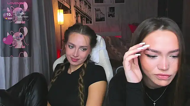 Evia_r0se - suck fingers + eye contact