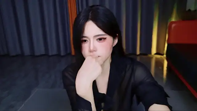 Xiaoxun520 - 一个反差的骚女，外表清冷，内心火热。