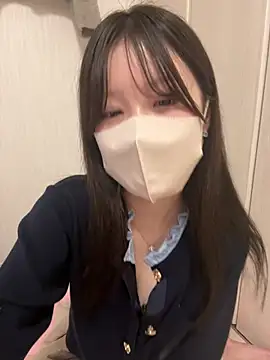 Miu-miu_oo - 上の服ポイしてペン挟んじゃう‎🤍✒️
