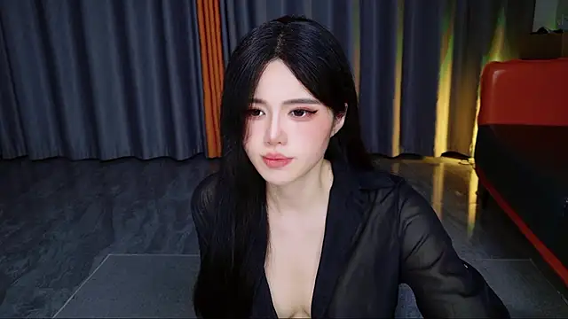 Xiaoxun520 - 一个反差的骚女，外表清冷，内心火热。