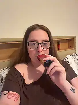 MissPeach26 - Tits out for whole of stream🍒