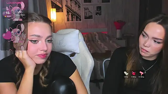 Evia_r0se - suck fingers + eye contact