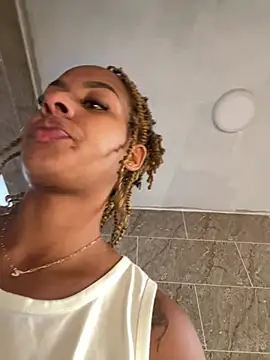 Julixxx22 - masturbation outdoors