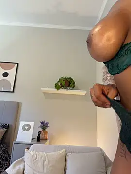Brownfitbabyy - Oil on boobs 🍒 Óleo nos seios