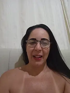 Regina475 - Banho de óleo na buceta