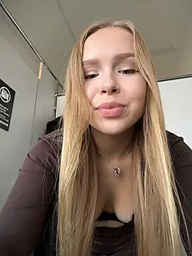 Liza_risky - Going to man toilet for showing puss pan