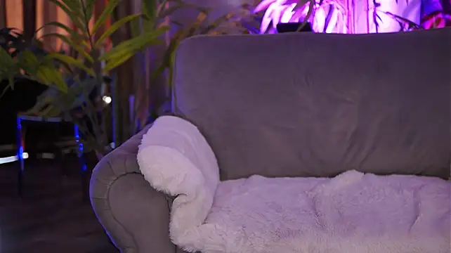 HotBustyBabeX - The squeeze and tease