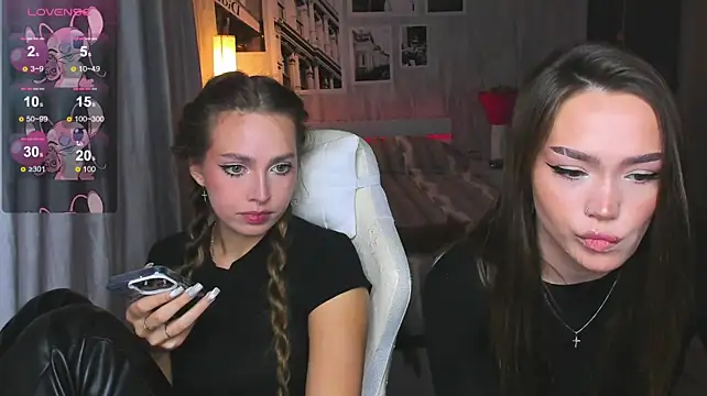 Evia_r0se - suck fingers + eye contact