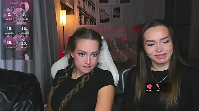 Evia_r0se - suck fingers + eye contact