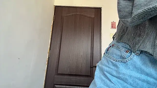 RolandeRohrs - Show my firm bootie closer <3
