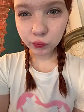 Freaky__Nikki - rub my tits under my top