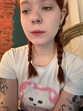 Freaky__Nikki - rub my tits under my top