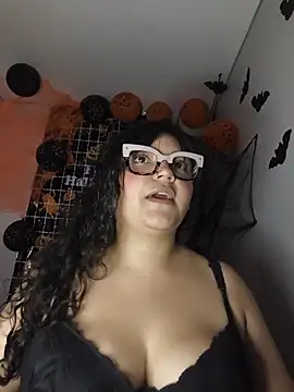 JuliSweet - spanking pussy