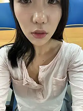 Lucy2027 - 电动乳夹胸放桌面