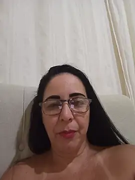 Regina475 - Banho de óleo na buceta