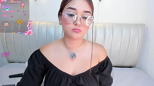 Tiny_Gray - Spank ass *10 😏🍑