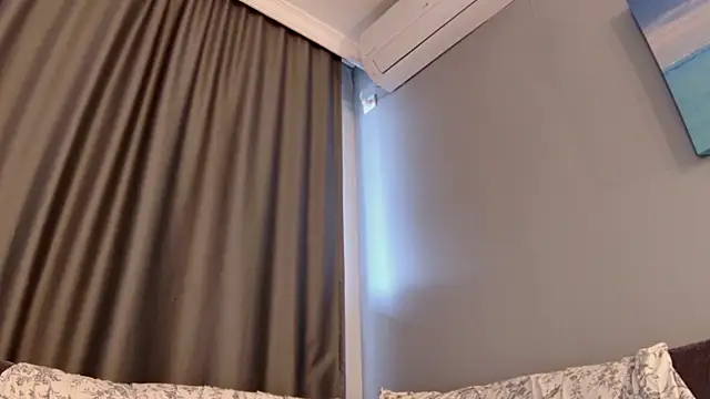 Sun_place - camel toe close to cam