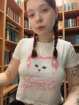 Freaky__Nikki - rub my tits under my top
