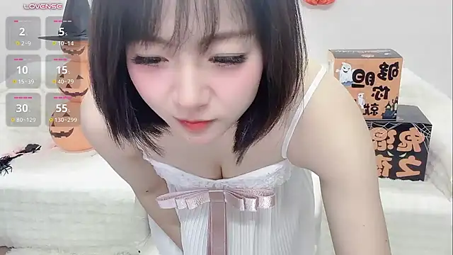 Lucy-8 - 换上护士服，帮哥哥的鸡鸡按摩