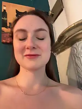 Dina_Tease - REMOCE TOP & SQUEEZE BOOBS