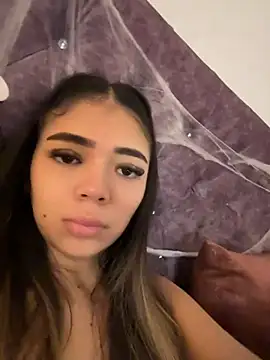 HoneyMollyX - SPREAD MY LEGS + RUB MY PUSSY OVER PANTY