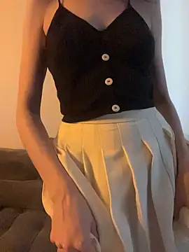 YankiGirl - Show u underboobs and slaps ^.^