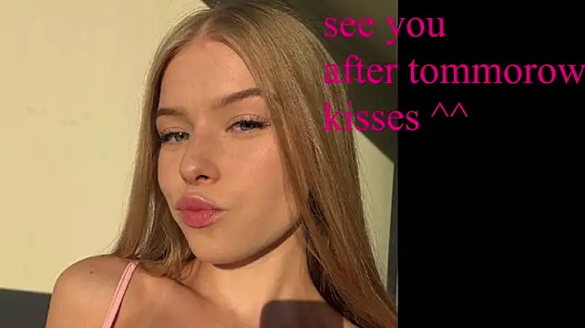 EnriquetaThomley - flash boobs between fingers?