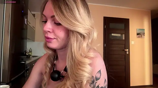 MissLuxxi - anal plug