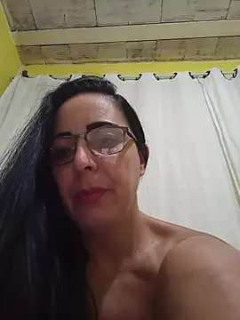 Regina475 - Banho de óleo na buceta