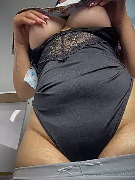 Nahomy_benet - make me horny with your vibrations