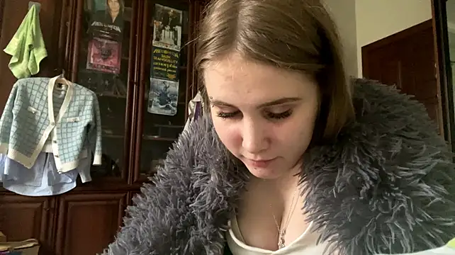 MileyRRoys - tease my bra