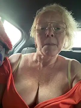Naughtynancy65 - Oil my tits