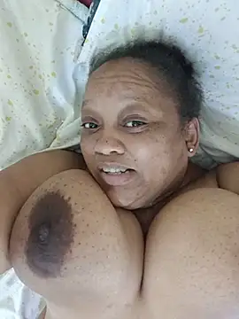 BBW123MILF - Kissing