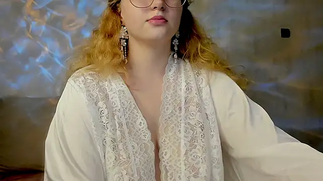 AngelaMoorre - bare your breasts for 2 minutes