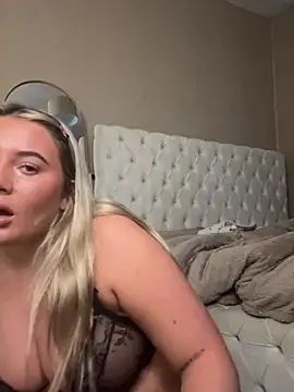 Oliviaabluee - boobs out 5 mins🩵