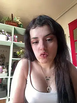 Noradior - take off top and show tits 🍒