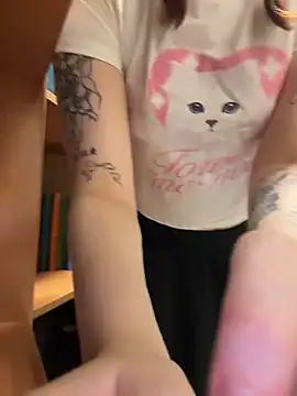 Freaky__Nikki - flash tits real quick