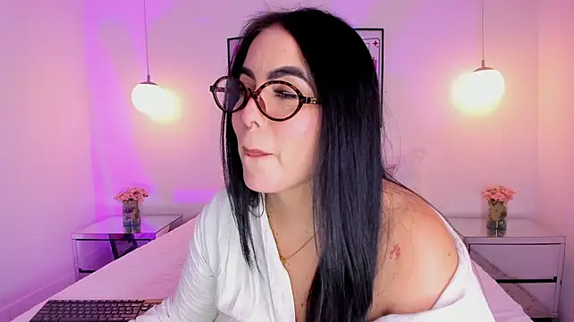 Camilaa7 - Mmm, masturbate that delicious pussy.