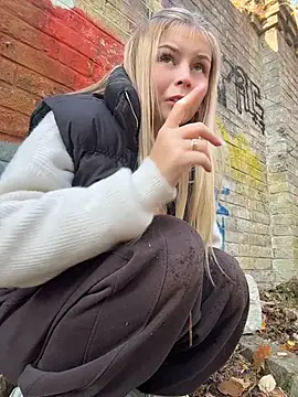RossyMood - Suck my fingers on the Street