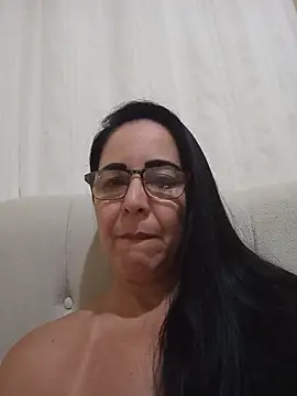 Regina475 - Banho de óleo na buceta