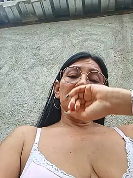 Maturexxxnaughty - I masturbate in front of a stranger