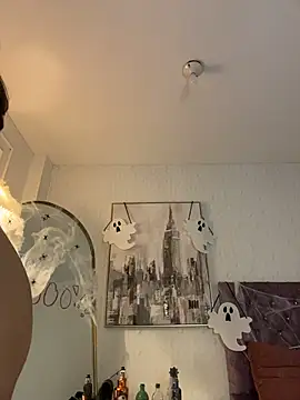 HoneyMollyX - SPREAD MY LEGS + RUB MY PUSSY OVER PANTY